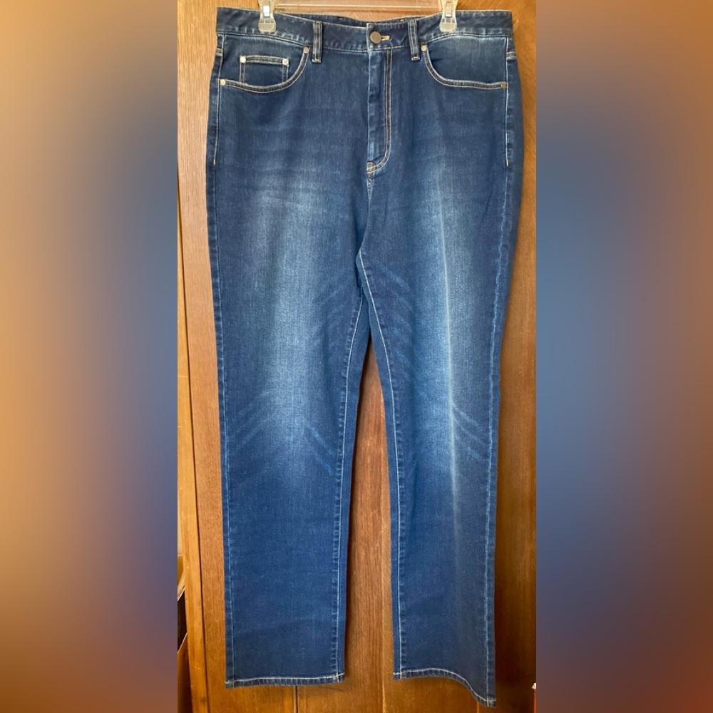 NWOT - J. Hilburn Jeans, size 34-1/2 x 32